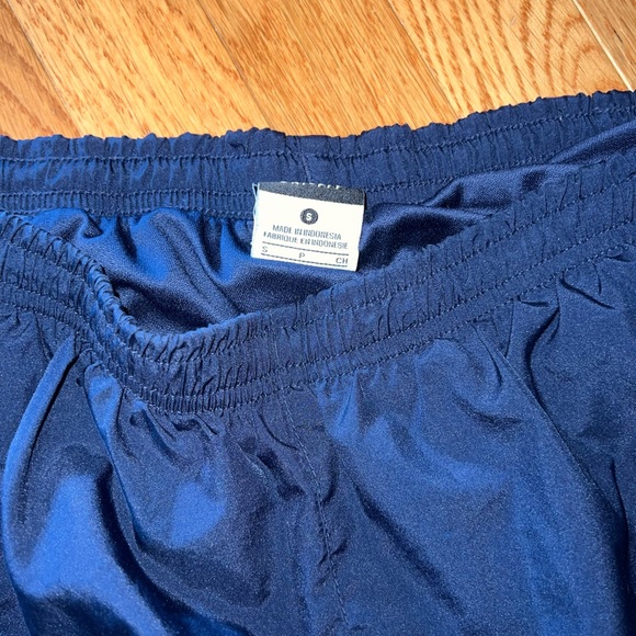Nike Women’s dry fit athletic shorts size S, Villanova logo - Picture 2 of 3